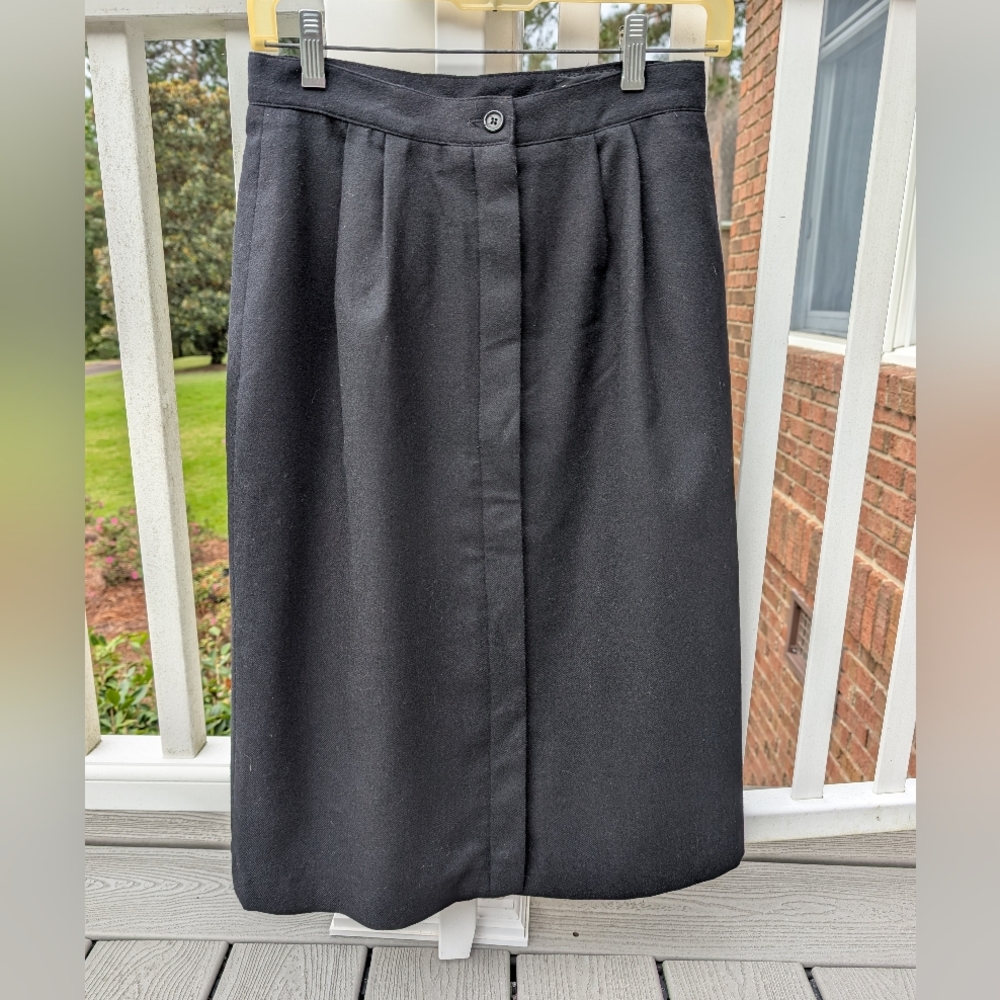 Beautiful Black Wool Skirt Fit 6/8